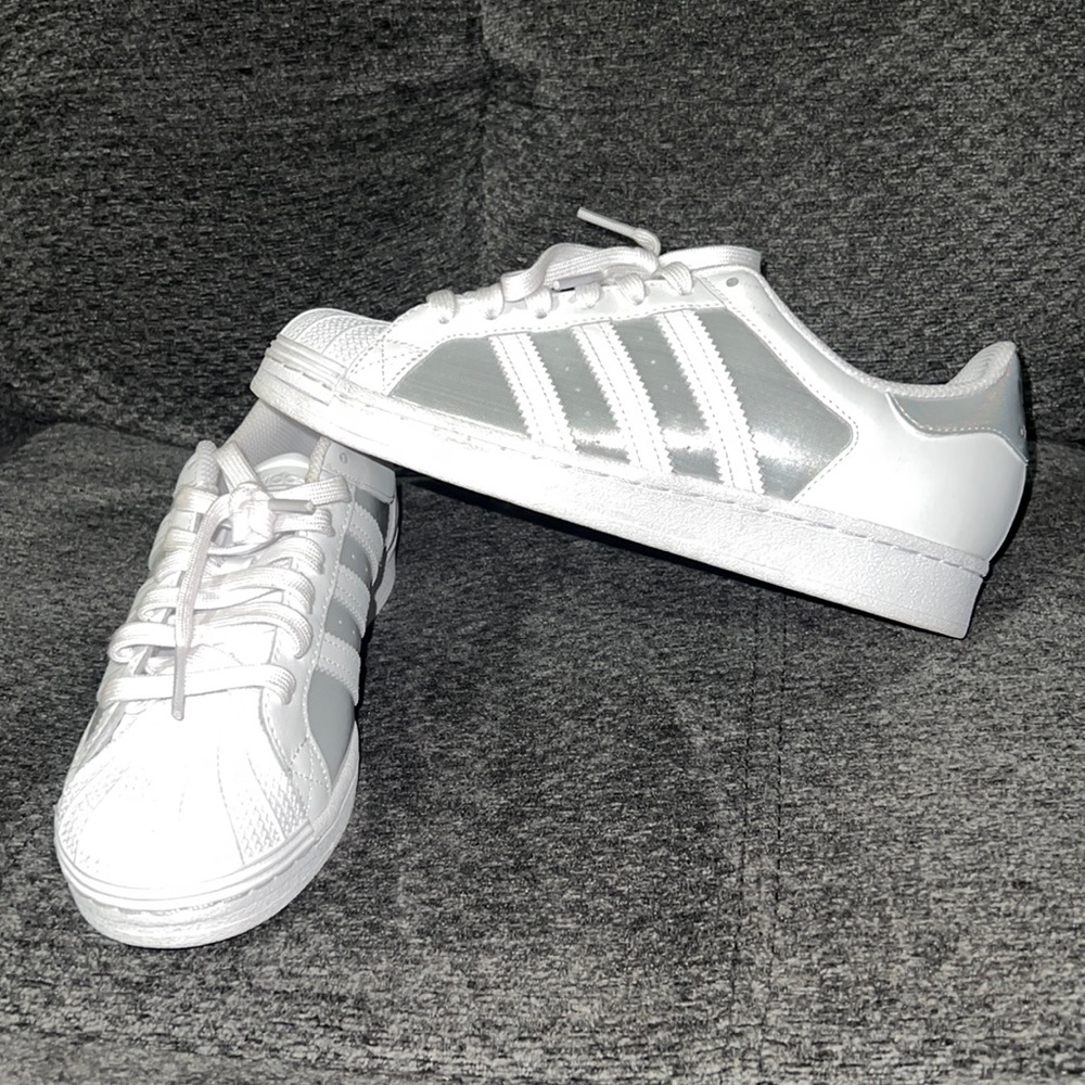 Adidas superstars shoes cloud white 5.5 size 8